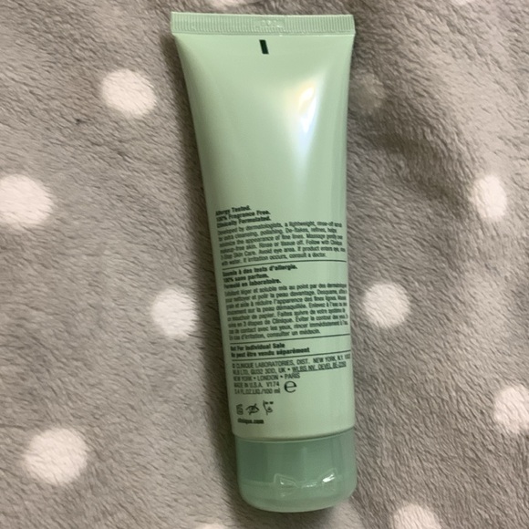 CLINIQUE 5 Piece Vacation Glow Essentials: Skin Care/Makeup Set-NWT - Picture 9 of 11